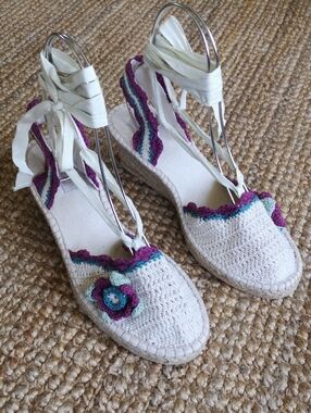 Qupid funky crocheted espadrilles